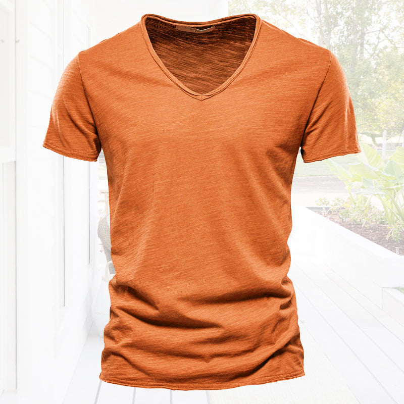 Schlichtes T-Shirt aus Slub-Baumwolle mit V-Ausschnitt