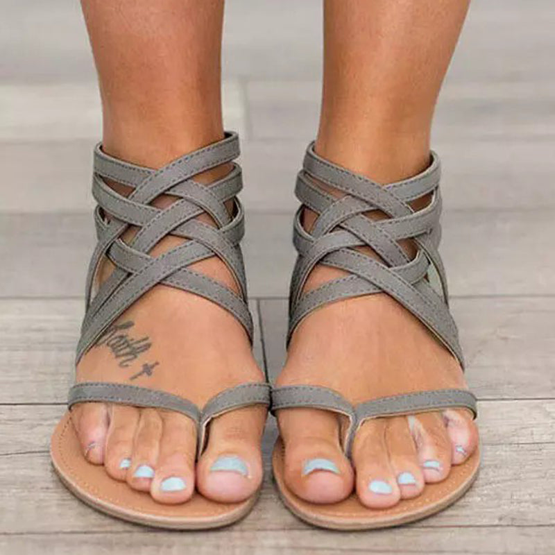 Sommerliche, überkreuzte, flache Sandalen mit Reißverschluss