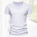Schlichtes T-Shirt aus Slub-Baumwolle mit V-Ausschnitt