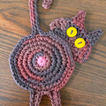 Niedliche gestrickte Kätzchen-Hintern-Untersetzer
