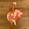 Niedliche gestrickte Kätzchen-Hintern-Untersetzer