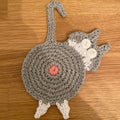 Niedliche gestrickte Kätzchen-Hintern-Untersetzer