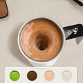 Selbstrührender Kaffeebecher mit Deckel