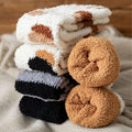Flauschige flauschige Katzenkrallensocken