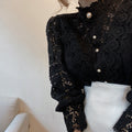 Bluse mit hohlem Blumenmuster und Stehkragen