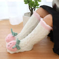 Flauschige, flauschige Slipper-Socken für Babys im Winter