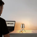 Thinker Little Golden Man Tischlampe