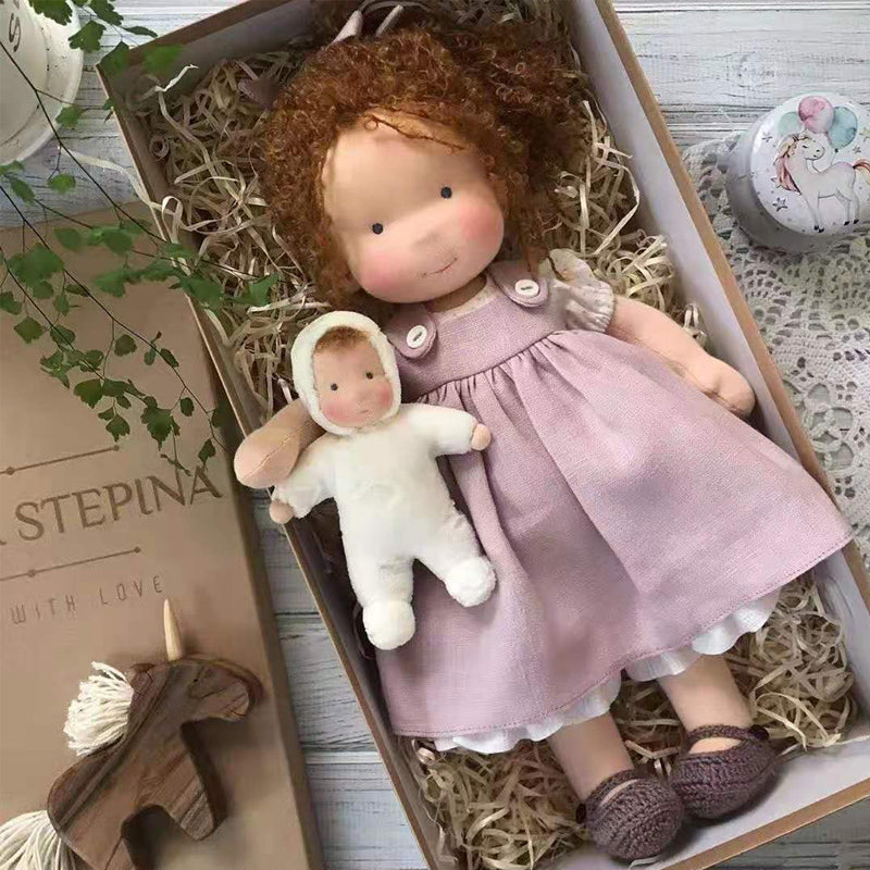 Handgefertigte Waldorfpuppe Hauptbild