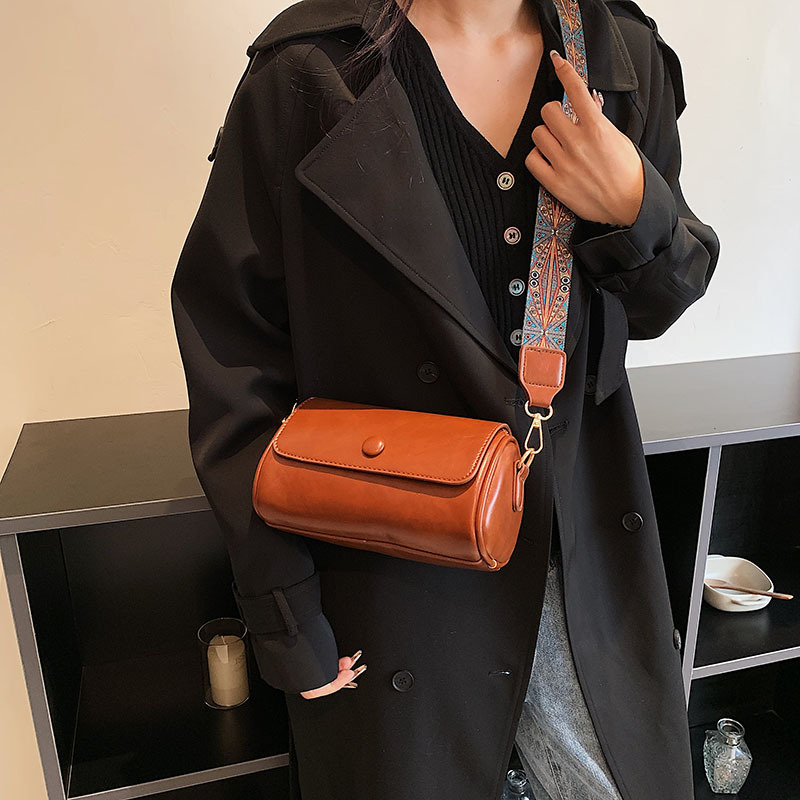 Weibliche Retro-Zylindertasche