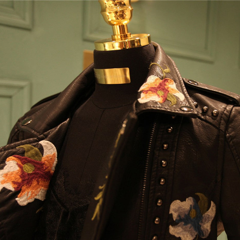 Modische Lederjacke mit Blumenmuster Hauptbild