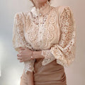 Bluse mit hohlem Blumenmuster und Stehkragen