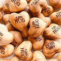 Pocket Hug Herz-Token aus Holz