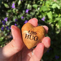 Pocket Hug Herz-Token aus Holz