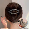 Funkelnde, geschwungene, minimalistische Haarschnalle