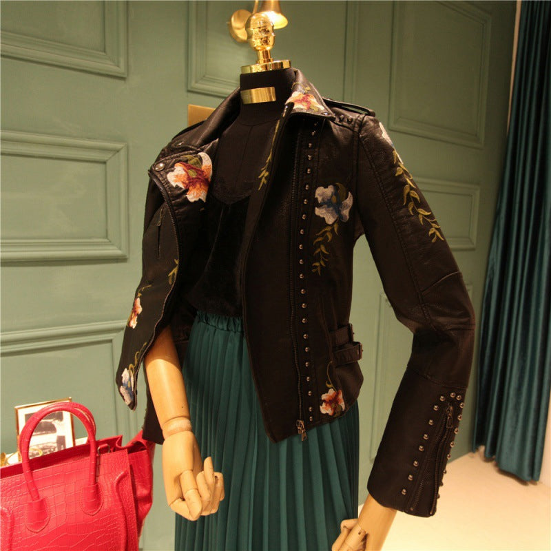 Modische Lederjacke mit Blumenmuster Zweitbild