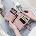 Kleine dreifach faltbare Lederbrieftasche für Damen
