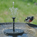 Solarbetriebener Vogelbrunnen mit Lichtern
