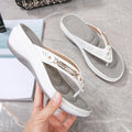 Strand-Flip-Flops mit Metallschnalle