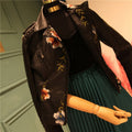 Modische Lederjacke mit Blumenmuster