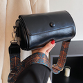 Weibliche Retro-Zylindertasche
