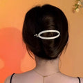 Funkelnde, geschwungene, minimalistische Haarschnalle