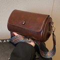 Weibliche Retro-Zylindertasche