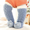 Flauschige, flauschige Slipper-Socken für Babys im Winter