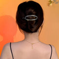 Funkelnde, geschwungene, minimalistische Haarschnalle