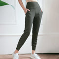 Hoch sitzende, schmal geschnittene Jogginghose