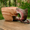 Niedliche handgemachte Holztasse mit Tiermotiv