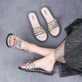 Geblümte Strandsandalen