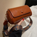 Weibliche Retro-Zylindertasche