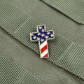 Entzückende Anstecknadel mit amerikanischem Kreuz