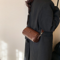Weibliche Retro-Zylindertasche