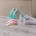 Tragen Sie einen Schuhhelfer
