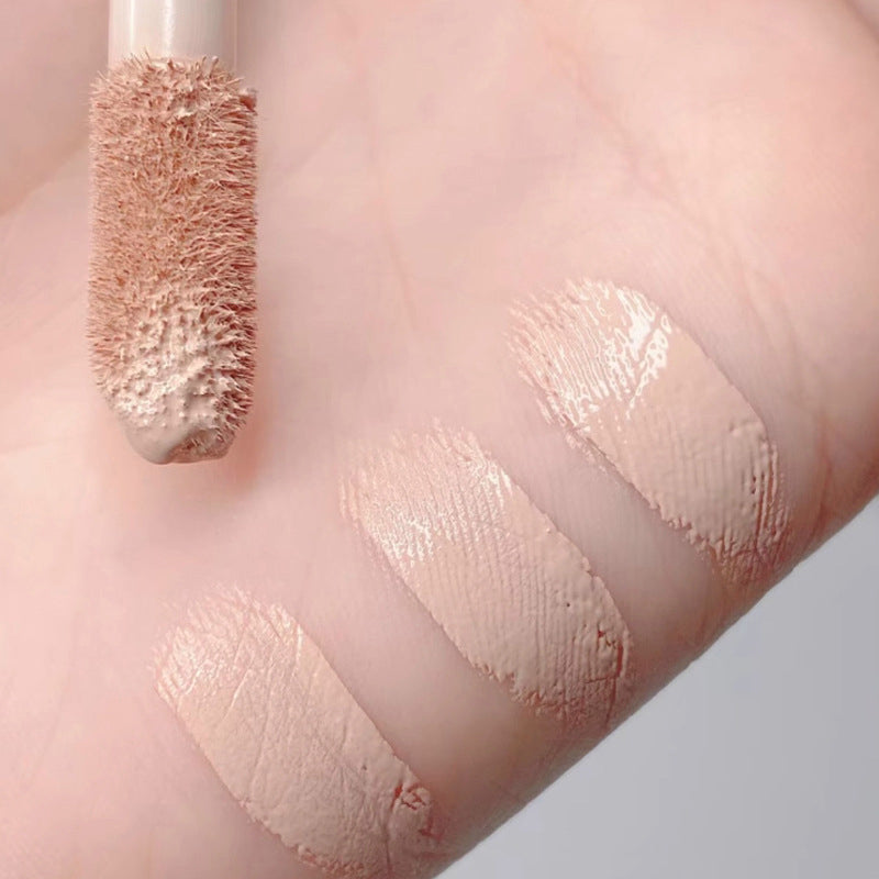 Feuchtigkeitsspendender cremiger Concealer Zweitbild