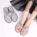 Zehensteg-Flip-Flops mit Blumenmuster und Cutout