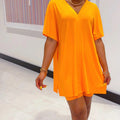 Set aus Kleid und kurze Hose mit V-Ausschnitt