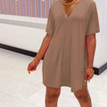 Set aus Kleid und kurze Hose mit V-Ausschnitt