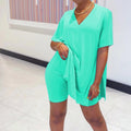 Set aus Kleid und kurze Hose mit V-Ausschnitt