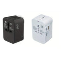 Universeller Reiseadapter mit zwei USB-Anschlüssen
