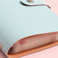 Sparbuch im A6-Format mit Druckknopf und Hochglanz-Finish