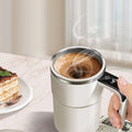 Selbstrührender Kaffeebecher mit Deckel