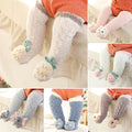 Flauschige, flauschige Slipper-Socken für Babys im Winter